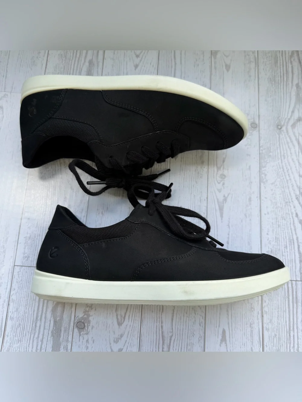 ECCO Soft Leather Low Top Sneakers Black Shoes | Women's 36 / 5-5.5